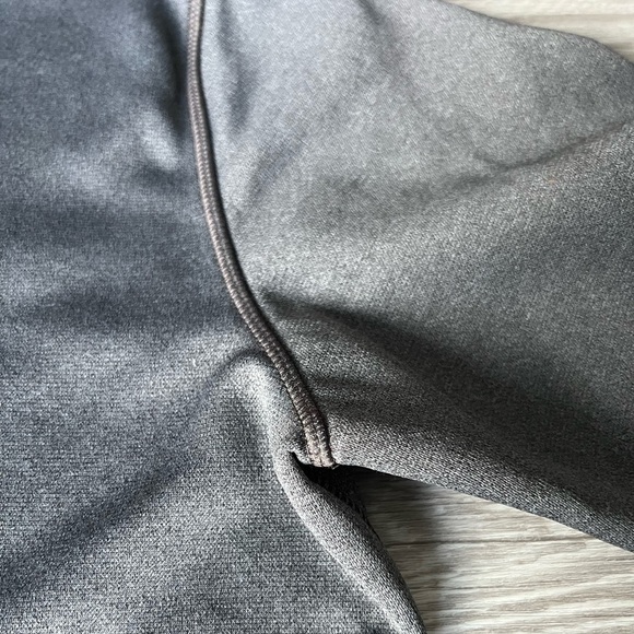 UNDER ARMOUR grey blue sweatshirt size S EUC - Picture 16 of 16